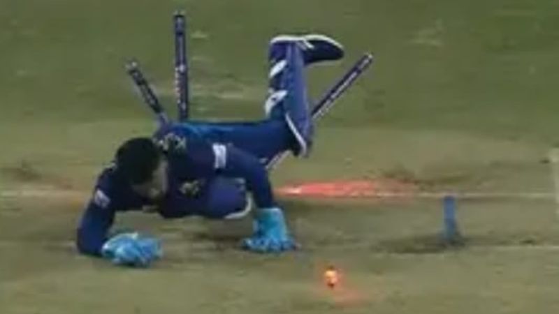 Kusal Mendis's stutter fall onto the stumps during SL vs AFG